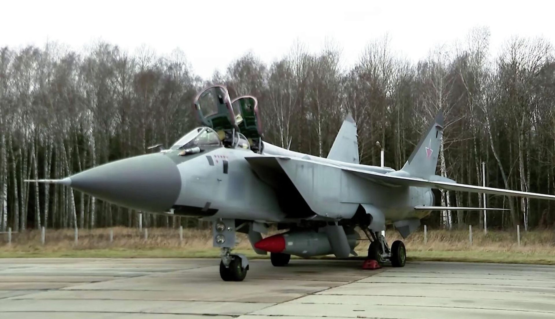 ФСБ России пресекла попытку угона самолёта МиГ-31 с ракетой Кинжал спецслужбами Украины и Британии - РИА Новости, 1920, 11.11.2025