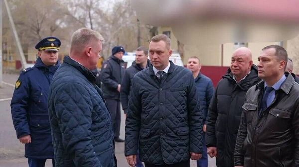 Одна женщина пострадала после атаки беспилотников на Саратов, госпитализация ей не понадобилась, выбиты окна в нескольких жилых домах, сообщил губернатор Роман Бусаргин