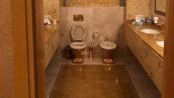 золотой унитаз Миндича