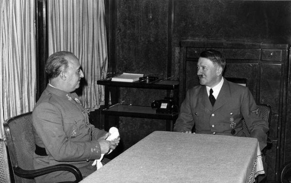 Адольф Гитлер и Франсиско Франко, 1940 год Адольф Гитлер и Франсиско Франко, 1940 год