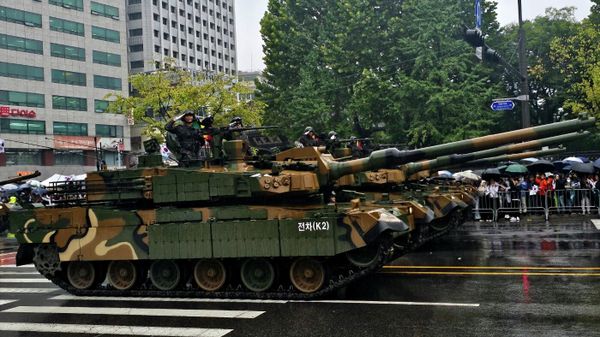 В Южной Корее прошел первый за десять лет военный парад