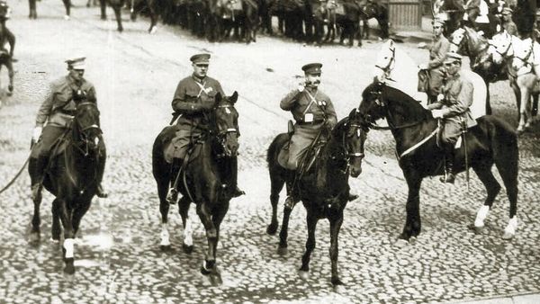 Климент Ворошилов и Михаил Фрунзе. Парад 1 мая 1925 года (фото из социальных сетей)