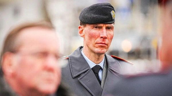США приостановили часть поставок вооружений Украине и разорвали прямой канал связи с немецкими военными, сообщил командующий сухопутными силами ФРГ Кристиан Фройдинг