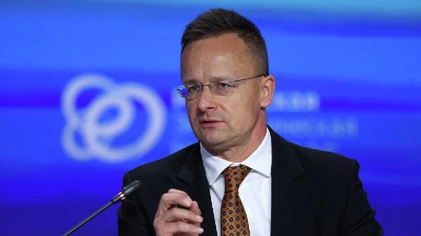 Венгрии и России необходимо защищать поставки российских нефти и газа на фоне атак Киева, — заявил глава венгерского МИДа Сийярто Венгрии и России необходимо защищать поставки российских нефти и газа на фоне атак Киева, — заявил глава венгерского МИДа Сийярто