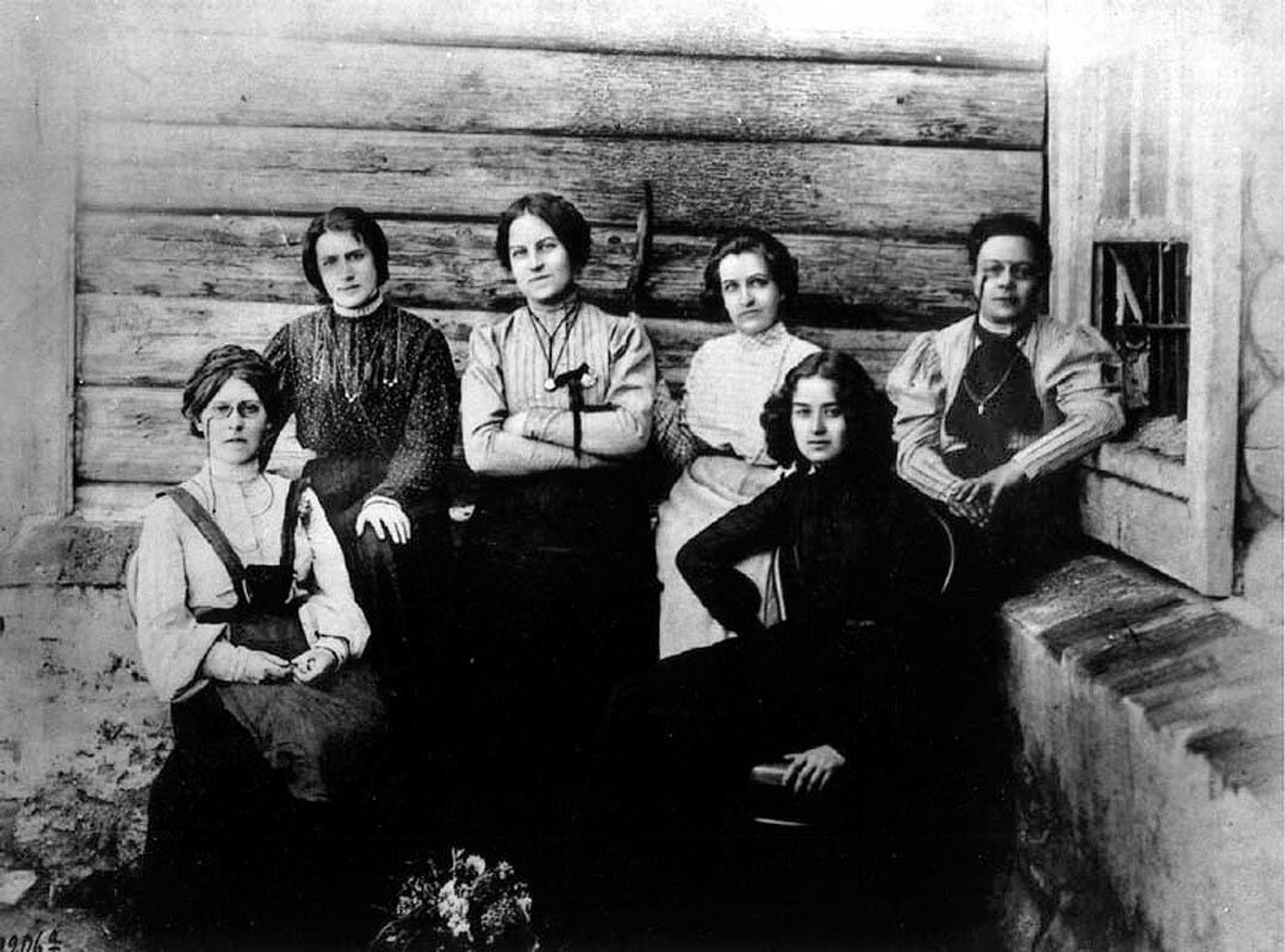 Группа революционерок в сибирской ссылке. Первая слева - Мария Спиридонова, третья - Анастасия Биценко Группа революционерок в сибирской ссылке. Первая слева - Мария Спиридонова, третья - Анастасия Биценко - РИА Новости, 1920, 11.12.2025