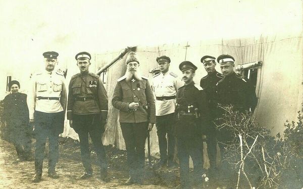 Генерал Туркул (третий слева) в Галлиполи. 1920-21 год Генерал Туркул (третий слева) в Галлиполи. 1920-21 год