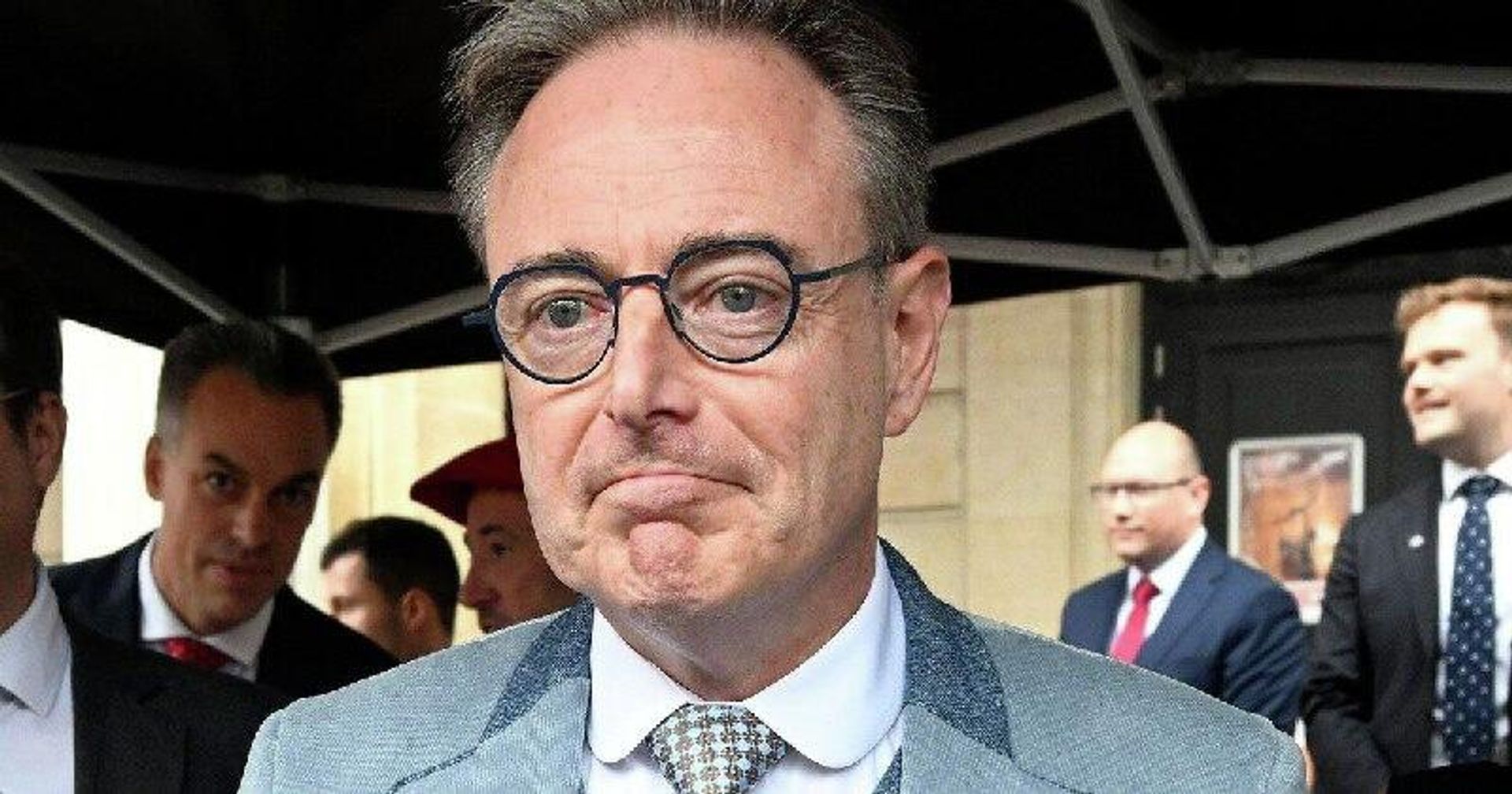 Премьер Бельгии Барт Де Вевер предложил ЕС платить за Украину из своего кармана, а не за счёт России Премьер Бельгии Барт Де Вевер предложил ЕС платить за Украину из своего кармана, а не за счёт России - РИА Новости, 1920, 15.02.2026