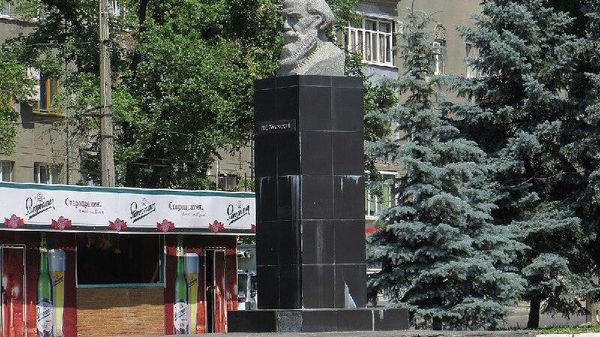 Украинский Институт национальной памяти рекомендует демонтировать бюст Жуковскому в Харькове