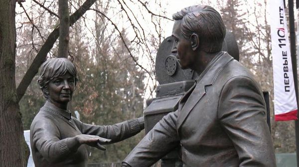 Памятник создателям фильма 17 мгновений весны. Скрин с видео