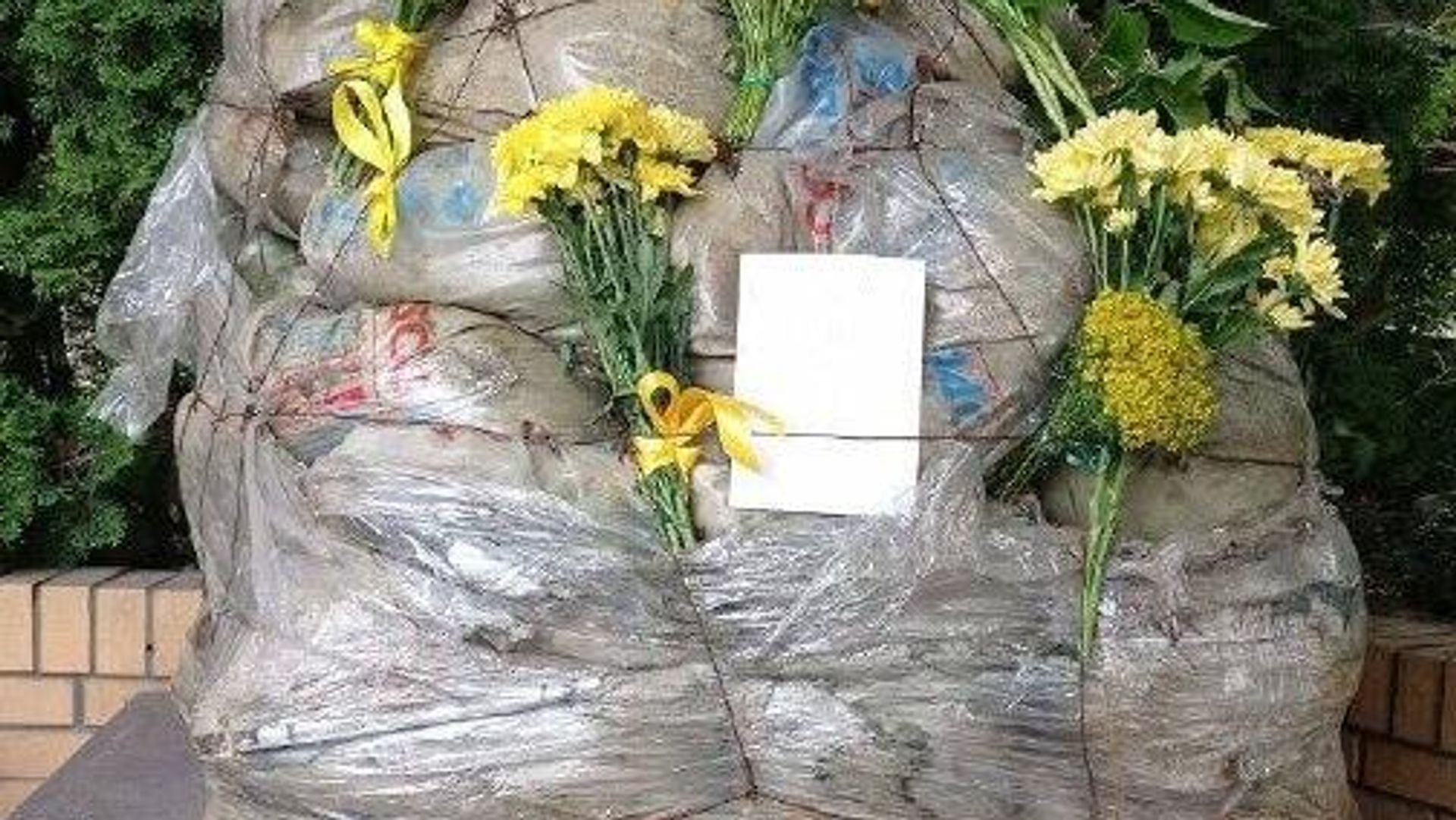 Так сейчас выглядит памятник Булгакову в Киеве Так сейчас выглядит памятник Булгакову в Киеве - РИА Новости, 1920, 22.12.2025