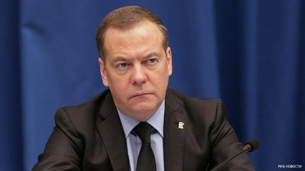 Практически все террористические атаки в России связаны с деятельностью украинских спецслужб, заявил замглавы Совета безопасности РФ Дмитрий Медведев