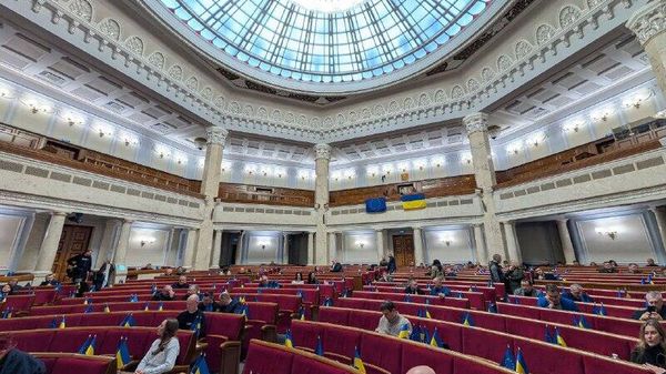 Тем временем сегодняшнее заседание Верховной Рады поражает «аншлагом»