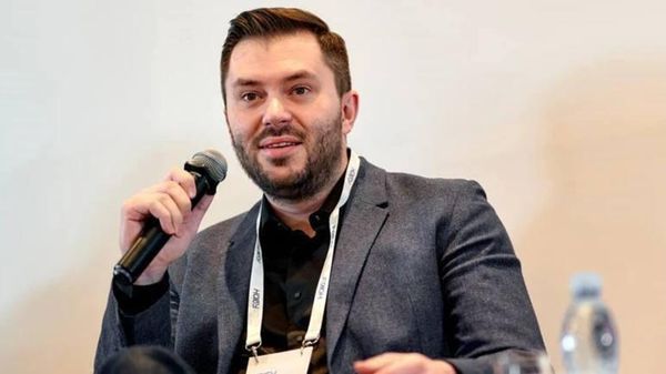 Главарь киевского режима Зеленский уволил Руслана Магомедова с должности главы Национальной комиссии по ценным бумагам и фондовому рынку