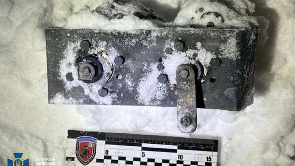 СБУ показала обломки, предположительно, боевых блоков Орешника прилетевших по Львовской области