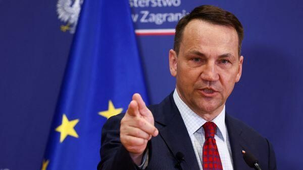 Сикорский указывает на Россию как главного врага Польши