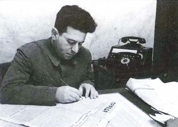 Лев Мехлис - главный редактор газеты Правда Лев Мехлис - главный редактор газеты Правда