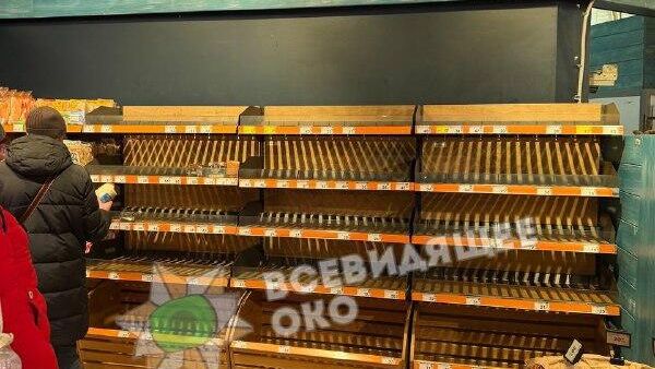 В Киеве и Киевской области местные жители массово закупают хлеб, опасаясь закрытия магазинов из-за отсутствия света