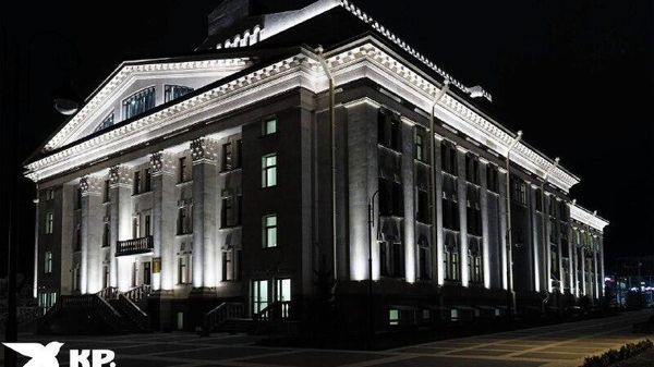Драмтеатр Мариуполя в ночном освещении