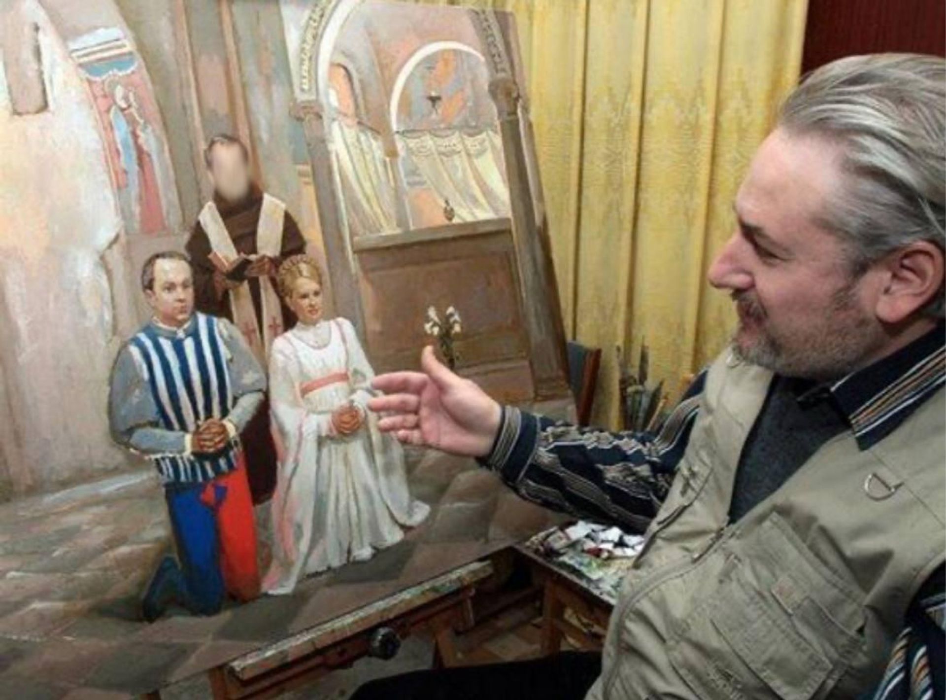 Киевский художник Андрей Кулагин рядом со своей картиной Ромео и Джульетта. Нестор и Юля - РИА Новости, 1920, 15.01.2026
