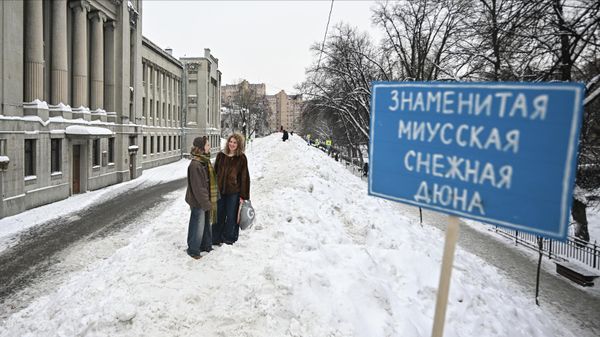 Уборка снега коммунальными службами в Москве