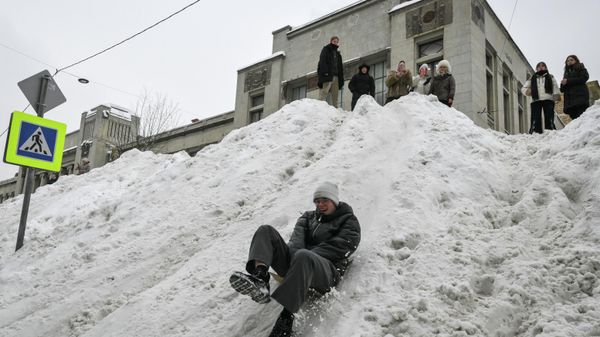 Уборка снега коммунальными службами в Москве