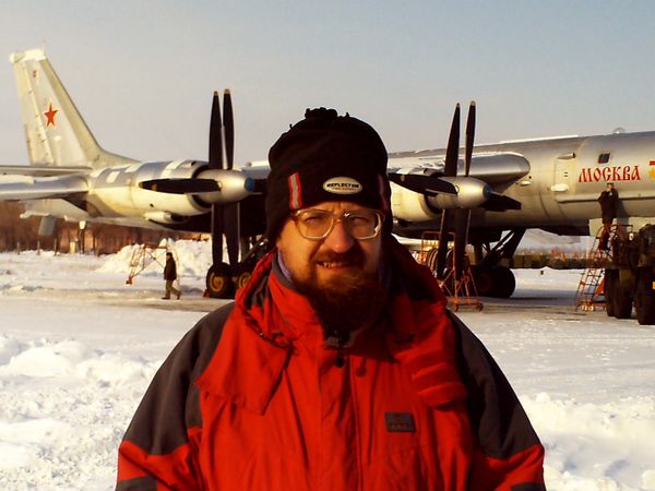 Александр Дмитриевский в расположении 22-я гвардейской тяжёлой бомбардировочной авиационной Донбасской Краснознамённой дивизии. г. Энгельс, 2008 год Александр Дмитриевский в расположении 22-я гвардейской тяжёлой бомбардировочной авиационной Донбасской Краснознамённой дивизии. г. Энгельс, 2008 год