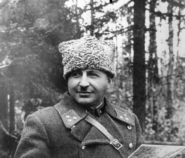 Генерал-лейтенант Иван Баграмян, декабрь 1941 года Генерал-лейтенант Иван Баграмян, декабрь 1941 года