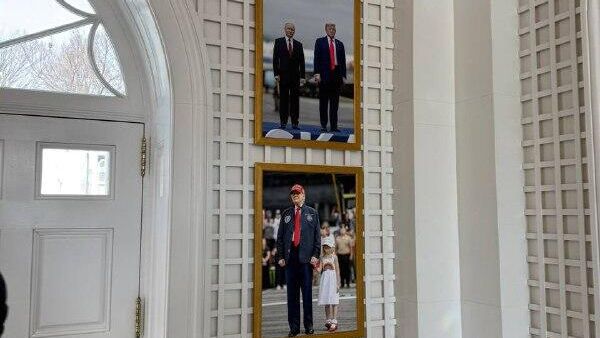 Трамп повесил совместное фото с Владимиром Путиным на встрече на Аляске в Белом доме