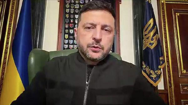 Диктатор Зеленский заявил, что армия России готовится к новому удару