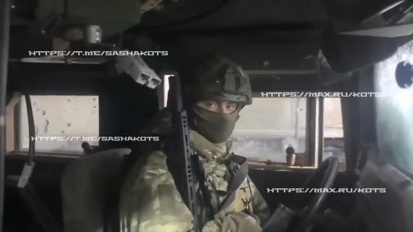 ‼ Морпехи угнали два Хамви и проехались по вражеским тылам — о необычной фронтовой истории рассказал военкор Александр Коц