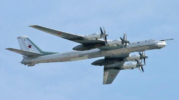 Украинские ТГ-каналы заявляют, что сейчас в небе уже три стратегических бомбардировщика Ту-95МС ВКС РФ