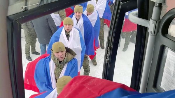 Возвращение российских военнослужащих из плена Возвращение российских военнослужащих из плена