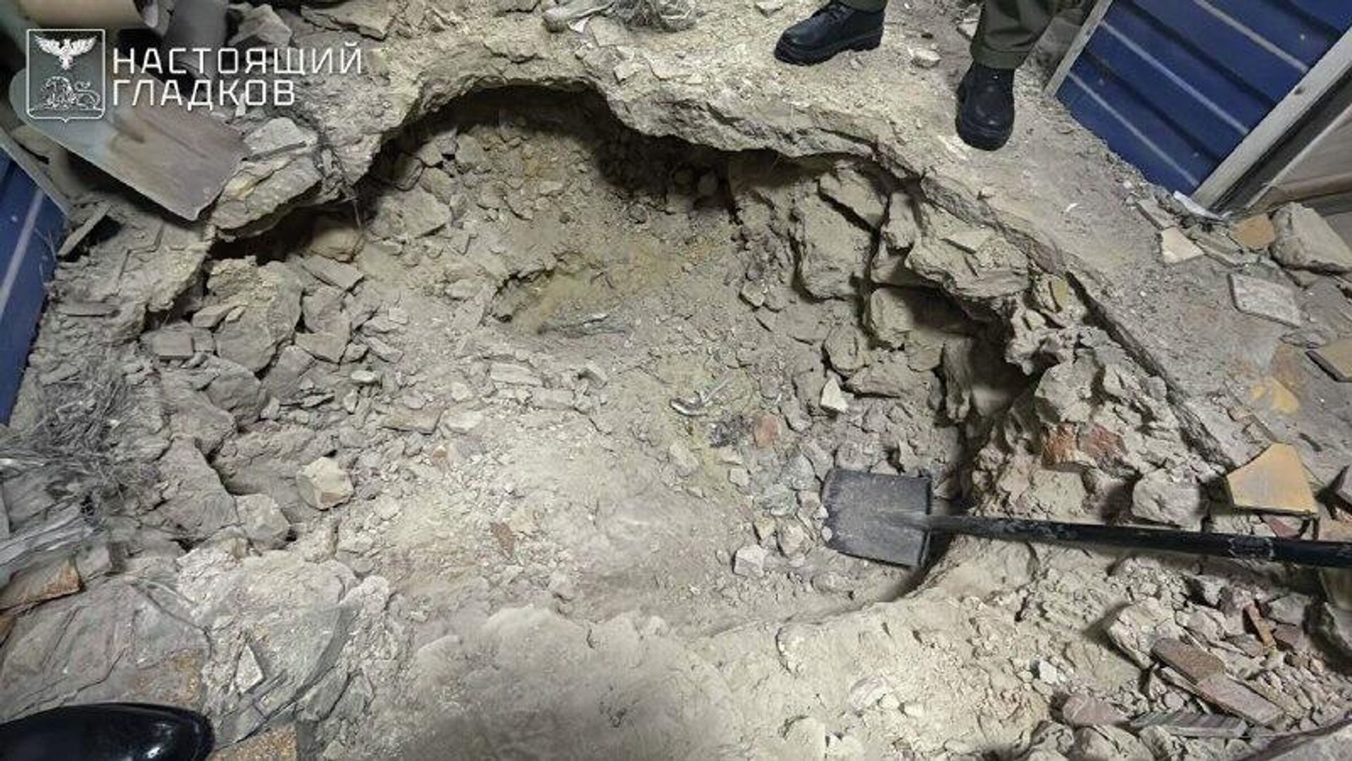 На территории одного из предприятий в промзоне Белгорода была обнаружена воронка от боеприпаса, предположительно, от установки РСЗО Хаймарс На территории одного из предприятий в промзоне Белгорода была обнаружена воронка от боеприпаса, предположительно, от установки РСЗО Хаймарс - РИА Новости, 1920, 09.02.2026