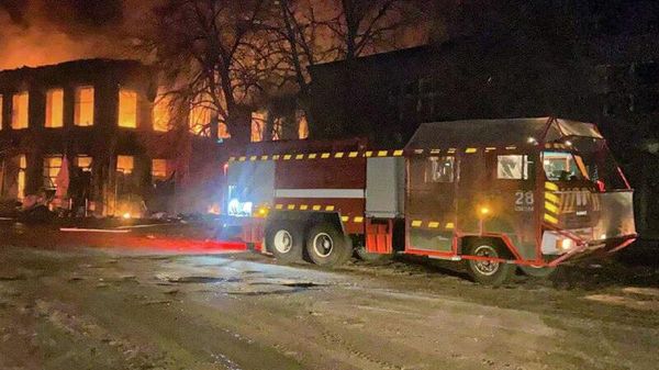 В Харьковской области со вчерашнего по сегодняшнее утро нанесено 2 удара Искандер-М, не менее 14ти ударов УМПК, 3 удара РСЗО/ОТРК и как минимум 24 удара БПЛА Герань