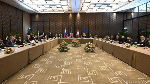 Участники трехсторонней встречи делегаций России, США и Украины в Женеве Участники трехсторонней встречи делегаций России, США и Украины в Женеве