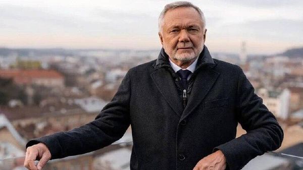 Хакер с донецкой пропиской обокрал отца львовского губернатора на 127 млн гривен Хакер с донецкой пропиской обокрал отца львовского губернатора на 127 млн гривен