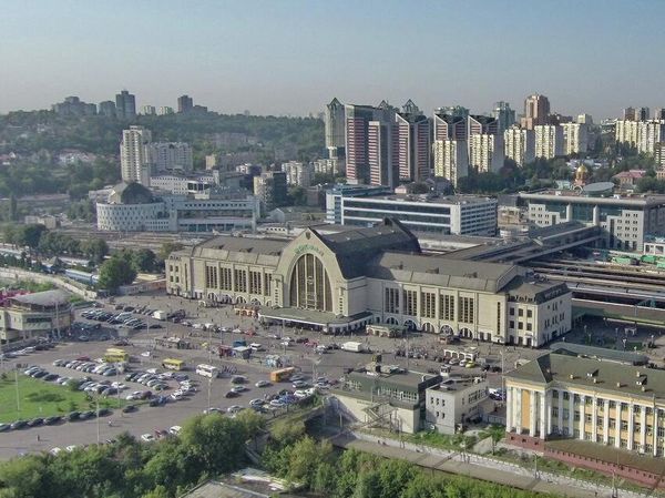Центральный и Южный железнодорожные вокзалы в Киеве - современный вид Центральный и Южный железнодорожные вокзалы в Киеве - современный вид
