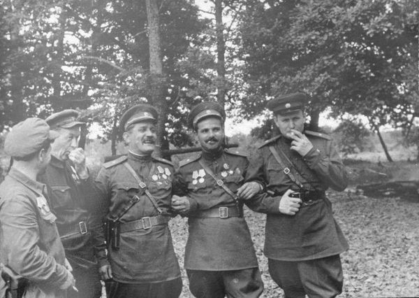 Секретарь ЦК КП(б) Демьян Коротченко, Алексей Фёдоров, Семён Руднев, Тимофей Строкач. 1943 год Секретарь ЦК КП(б) Демьян Коротченко, Алексей Фёдоров, Семён Руднев, Тимофей Строкач. 1943 год