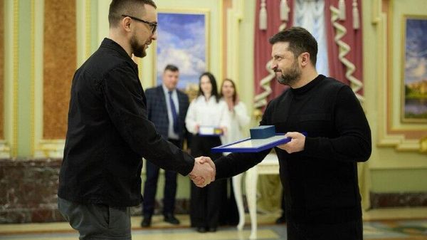Диктатор Зеленский наградил убийцу, нациста и бандеровца Сергея Стерненко*