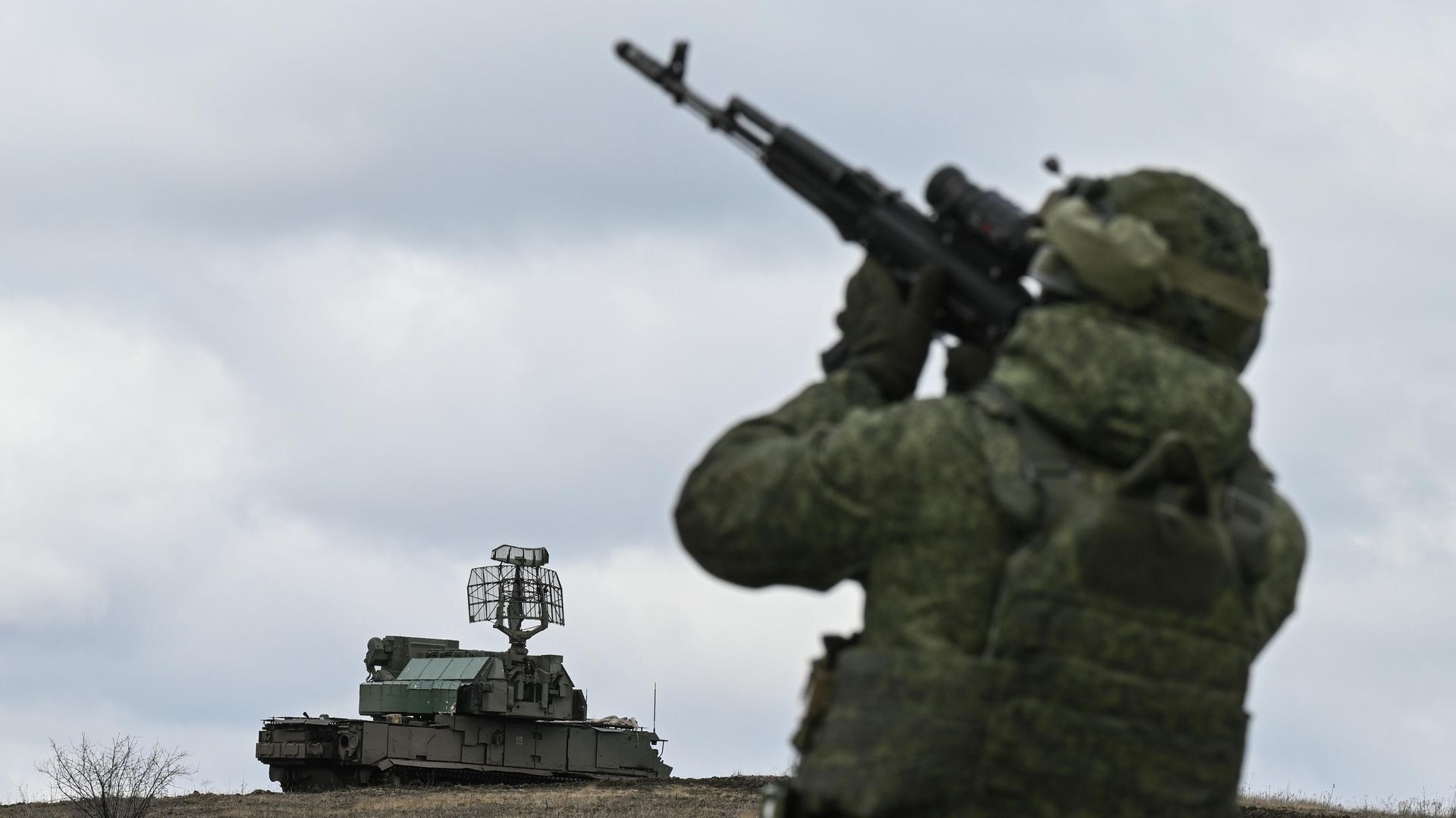 Боевое дежурство ЗРК Тор-М1 группировки войск Центр на Красноармейском направлении СВО - РИА Новости, 1920, 17.04.2026