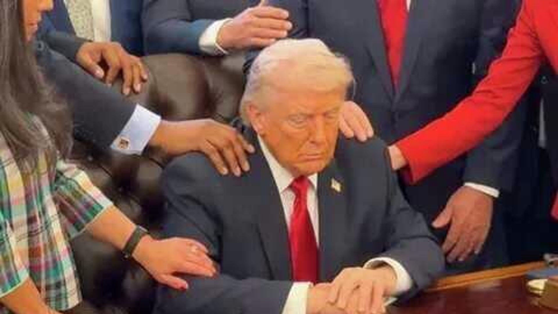 Трамп во время камлания в Белом доме Трамп во время камлания в Белом доме - РИА Новости, 1920, 08.03.2026