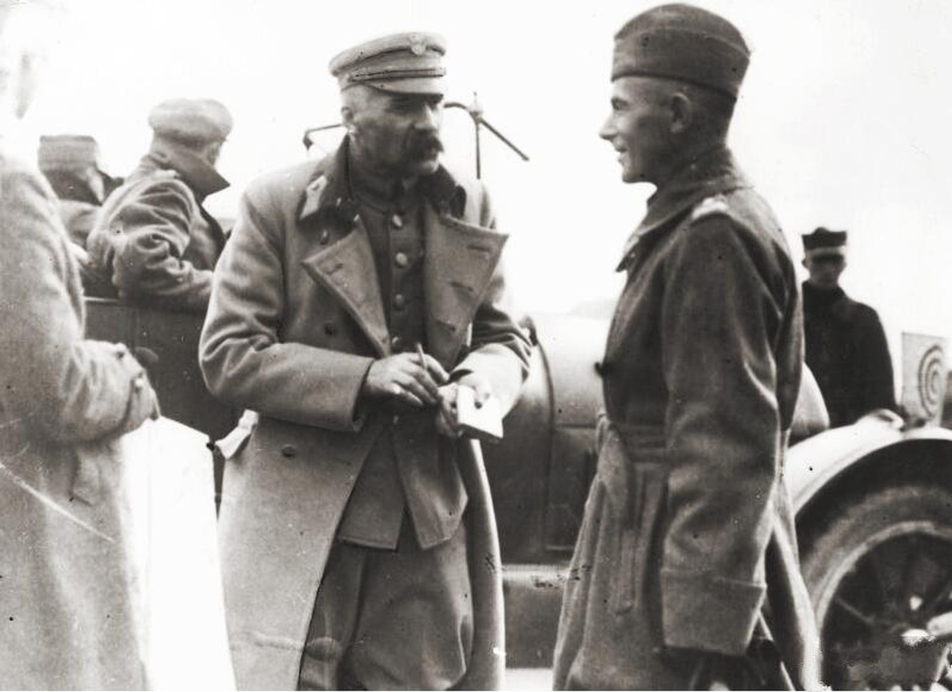 Юзеф Пилсудский и Рыдз-Смиглы во время советско-польской войны. 1920 год Юзеф Пилсудский и Рыдз-Смиглы во время советско-польской войны. 1920 год - РИА Новости, 1920, 14.03.2026