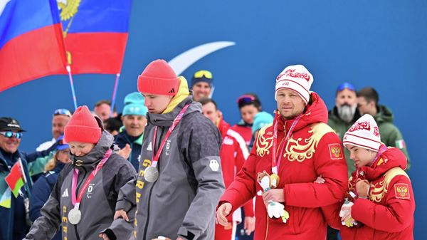 Паралимпиада 2026. Лыжные гонки. Спринт. Церемония награждения Паралимпиада 2026. Лыжные гонки. Спринт. Церемония награждения