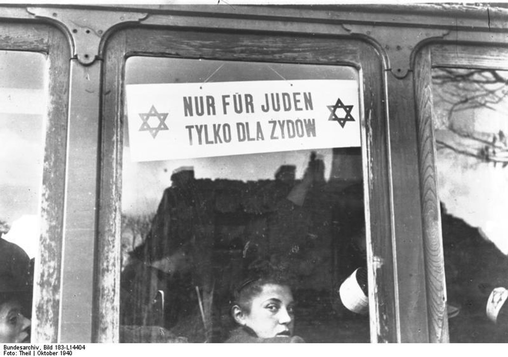 Трамвайный вагон только для евреев. Варшава. Октябрь 1940. - РИА Новости, 1920, 21.03.2026