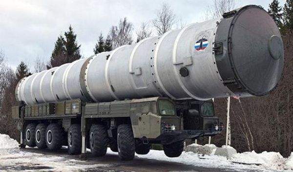 Транспортная машина ТМ-112 с транспортно-пусковым контейнером ракеты системы ПРО А-135. Памятника в пос. Софрино-1 под Москвой. Фото из социальных сетей