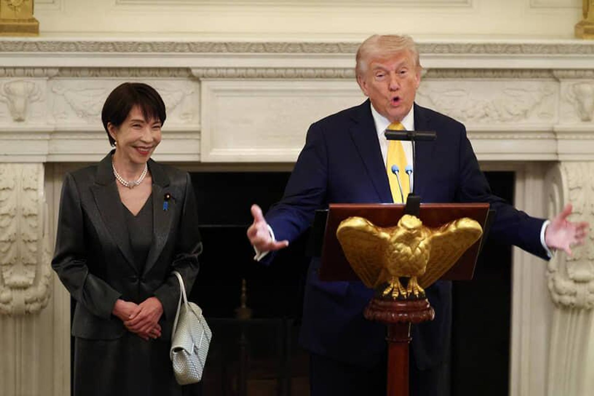 Санаэ Такаити и Трамп за трибуной Санаэ Такаити и Трамп за трибуной - РИА Новости, 1920, 28.03.2026