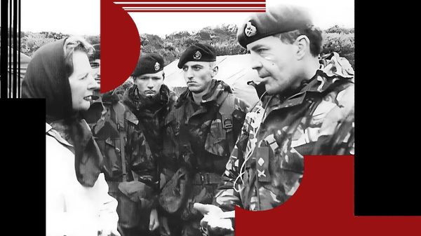 Маргарет Тэтчер и британские солдаты