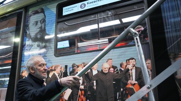 Запуск поезда метро в честь 250-летия Большого театра в Москве