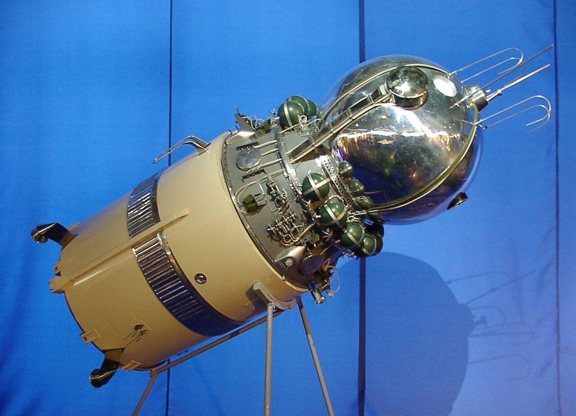 Космический корабль Восток с третьей ступенью ракеты Р-7 Космический корабль Восток с третьей ступенью ракеты Р-7 - РИА Новости, 1920, 09.04.2026