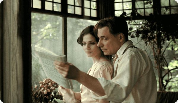 Юлия Снигирь в роли Маргариты и Евгений Цыганов в роли мастера. Кадр из фильма Мастер и Маргарита, 2024 года Юлия Снигирь в роли Маргариты и Евгений Цыганов в роли мастера. Кадр из фильма Мастер и Маргарита, 2024 года